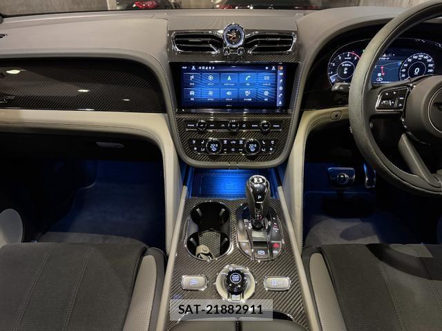 Bentley BENTAYGA 2024-06 8225560-16