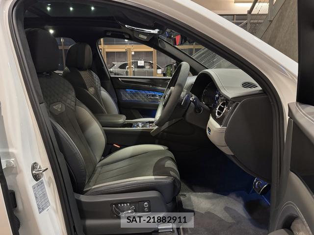 Bentley BENTAYGA 2024-06 8225560-17
