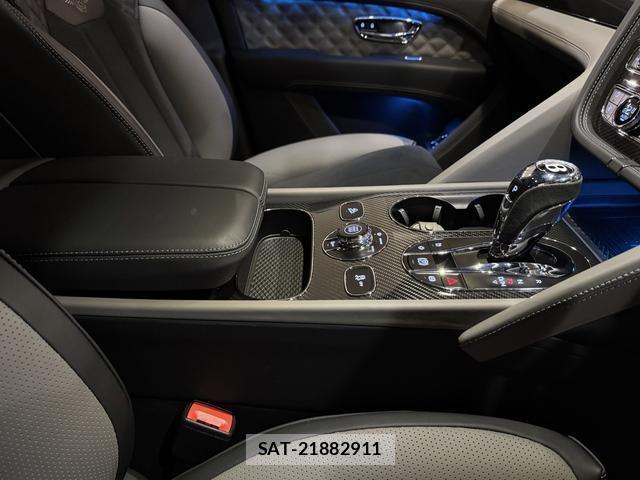 Bentley BENTAYGA 2024-06 8225560-18