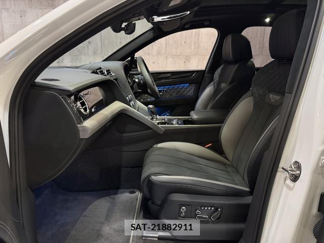 Bentley BENTAYGA 2024-06 8225560-19