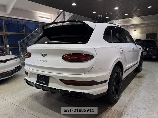 Bentley BENTAYGA 2024-06 8225560-5
