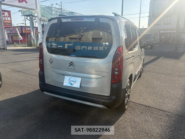 Citroen BERLINGO 2023-09 8222061-1