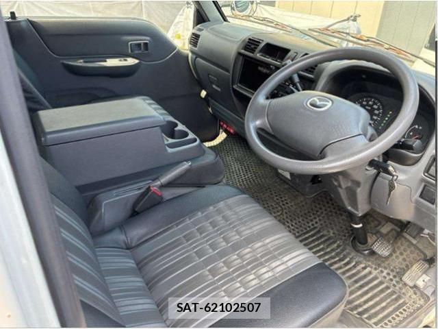 Mazda BONGO VAN 2016-07 8221053-5