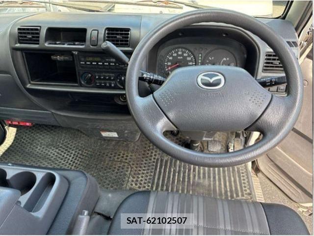 Mazda BONGO VAN 2016-07 8221053-6