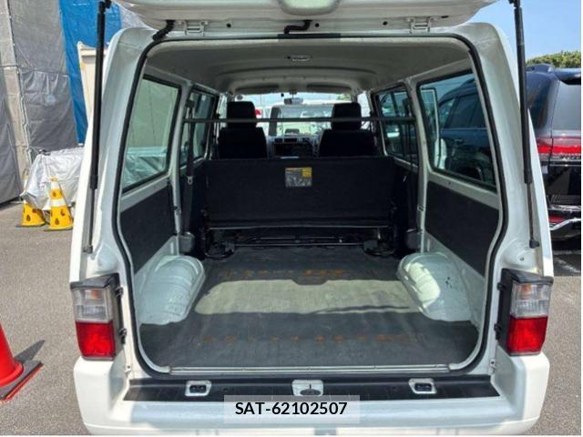 Mazda BONGO VAN 2016-07 8221053-7