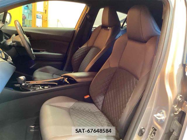 Toyota C-HR 2017-12 8216210-11