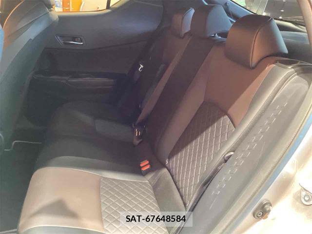 Toyota C-HR 2017-12 8216210-12