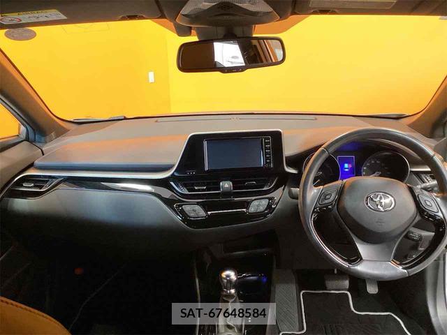 Toyota C-HR 2017-12 8216210-16