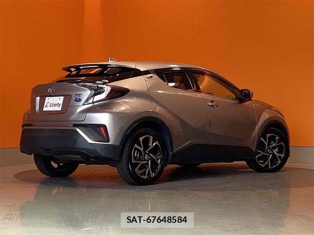 Toyota C-HR 2017-12 8216210-7