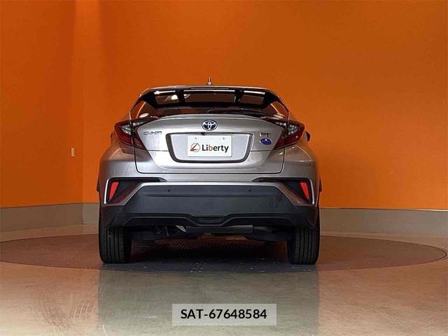 Toyota C-HR 2017-12 8216210-8