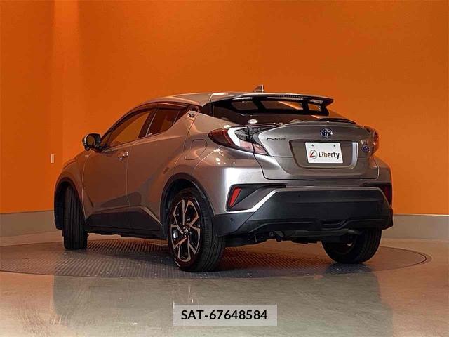 Toyota C-HR 2017-12 8216210-9