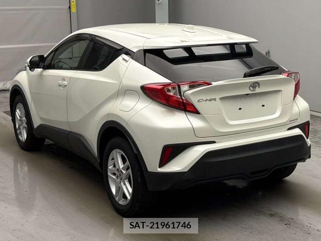 Toyota C-HR 2021-07 8216402-1