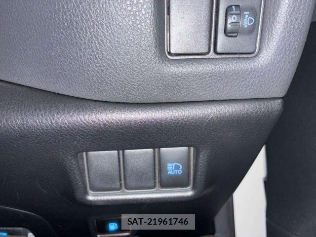Toyota C-HR 2021-07 8216402-10