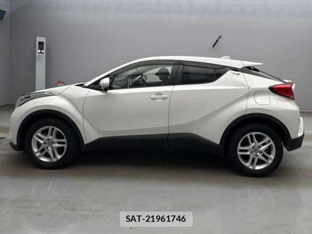 Toyota C-HR 2021-07 8216402-12