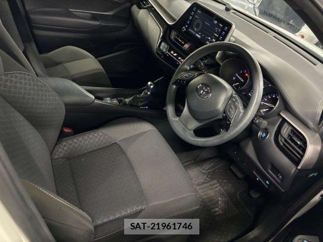 Toyota C-HR 2021-07 8216402-13