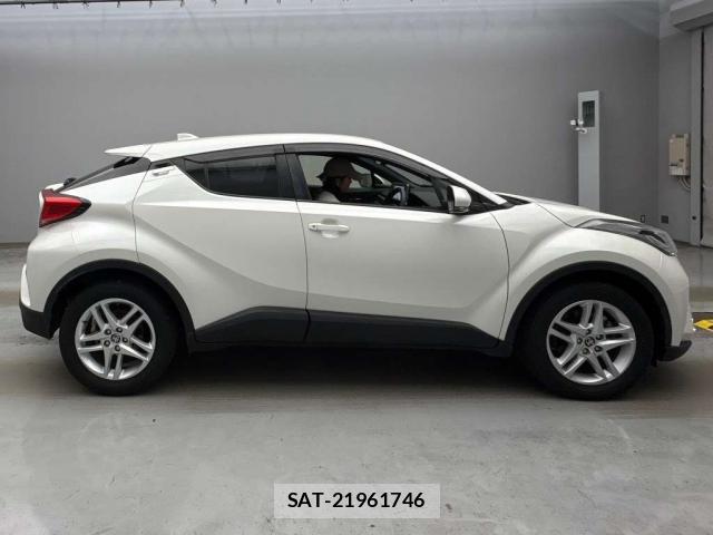 Toyota C-HR 2021-07 8216402-3
