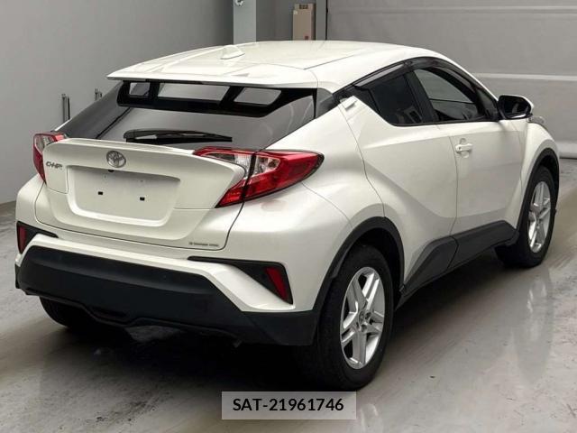 Toyota C-HR 2021-07 8216402-9