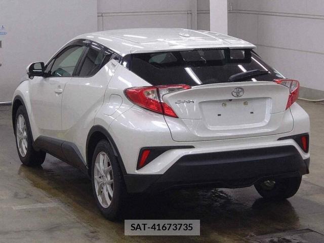 Toyota C-HR 2017-03 8216406-1