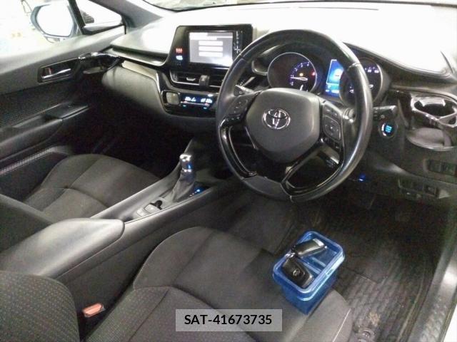 Toyota C-HR 2017-03 8216406-2