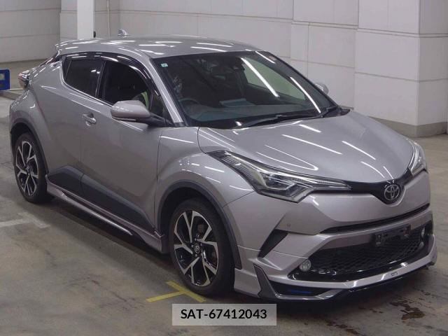 Toyota C-HR 2017-07 8216426-0