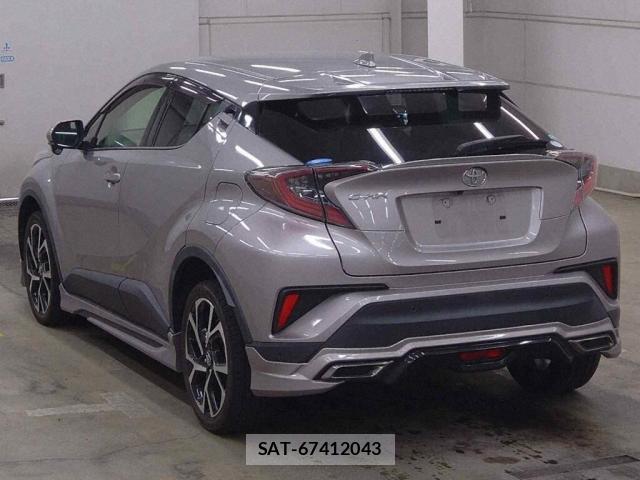 Toyota C-HR 2017-07 8216426-3