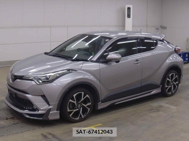 Toyota C-HR 2017-07 8216426-4