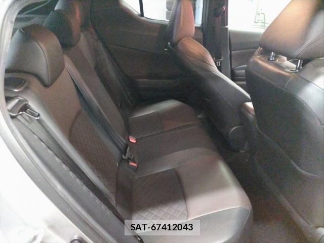 Toyota C-HR 2017-07 8216426-5