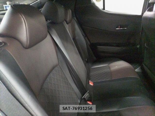 Toyota C-HR 2019-06 8216456-4