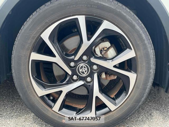 Toyota C-HR 2019-11 8216730-5