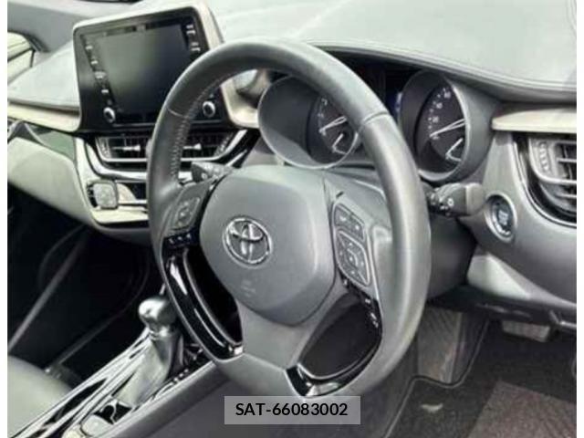 Toyota C-HR 2021-08 8217373-2