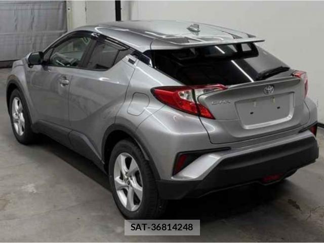 Toyota C-HR 2017-02 8217426-1