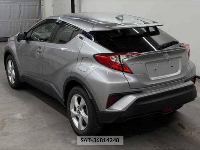 Toyota C-HR 2017-02 8217426-4