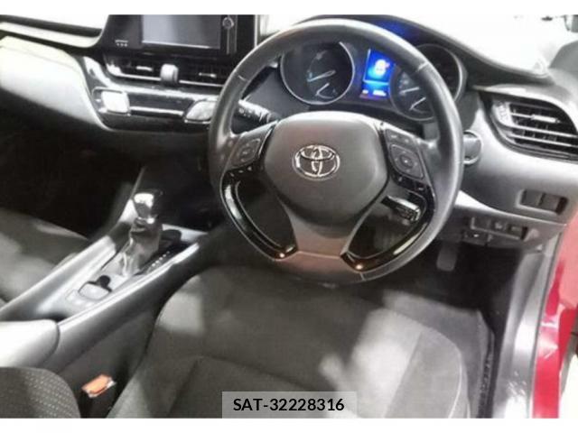 Toyota C-HR 2019-08 8217664-2