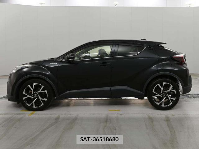 Toyota C-HR 2017-05 8218960-11