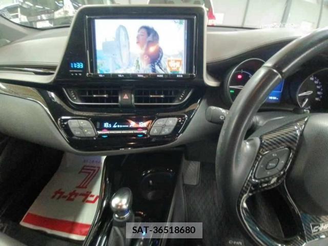 Toyota C-HR 2017-05 8218960-2