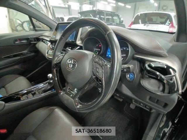 Toyota C-HR 2017-05 8218960-3