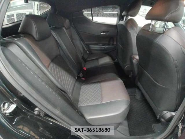 Toyota C-HR 2017-05 8218960-4