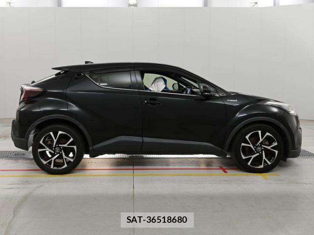 Toyota C-HR 2017-05 8218960-7