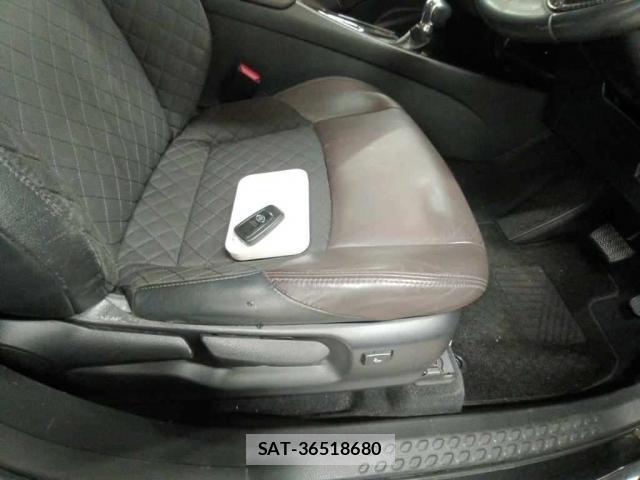 Toyota C-HR 2017-05 8218960-9