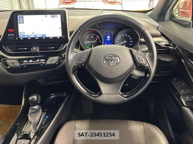 Toyota C-HR 2018-10 8219002-2