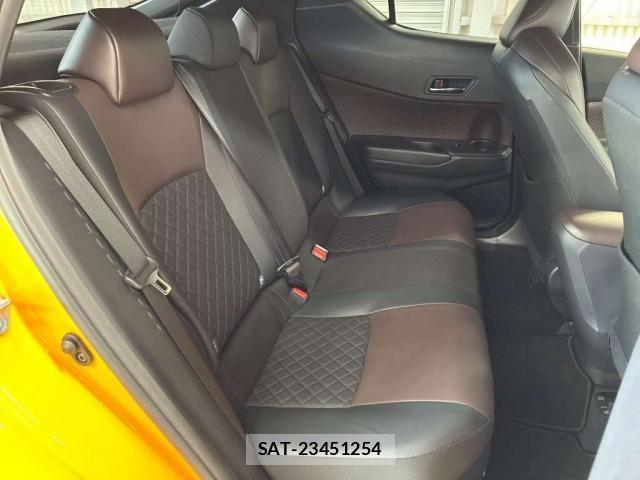 Toyota C-HR 2018-10 8219002-4