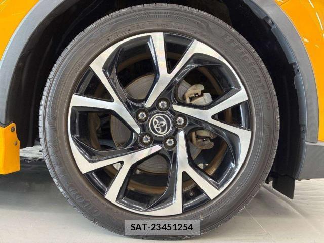 Toyota C-HR 2018-10 8219002-5
