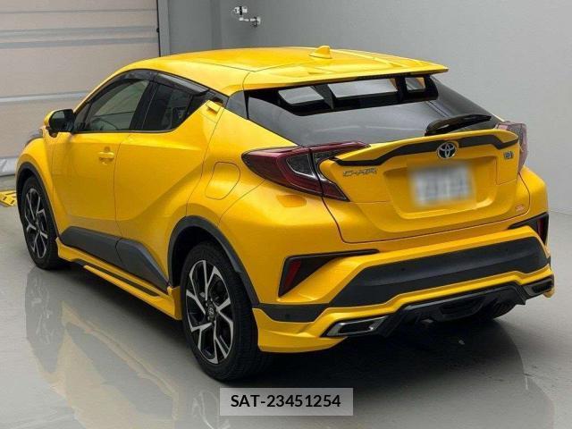 Toyota C-HR 2018-10 8219002-9