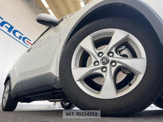 Toyota C-HR 2018-11 8221351-12