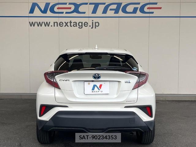 Toyota C-HR 2018-11 8221351-14