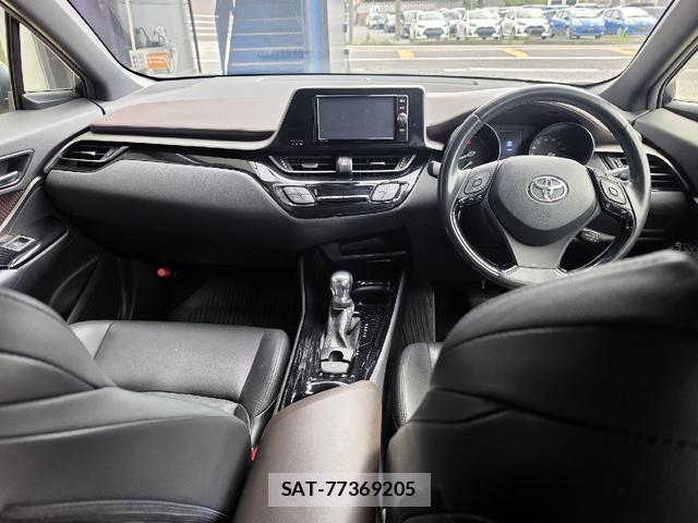 Toyota C-HR 2017-08 8222914-1