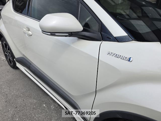 Toyota C-HR 2017-08 8222914-13