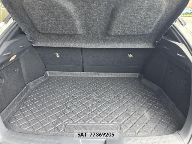 Toyota C-HR 2017-08 8222914-17