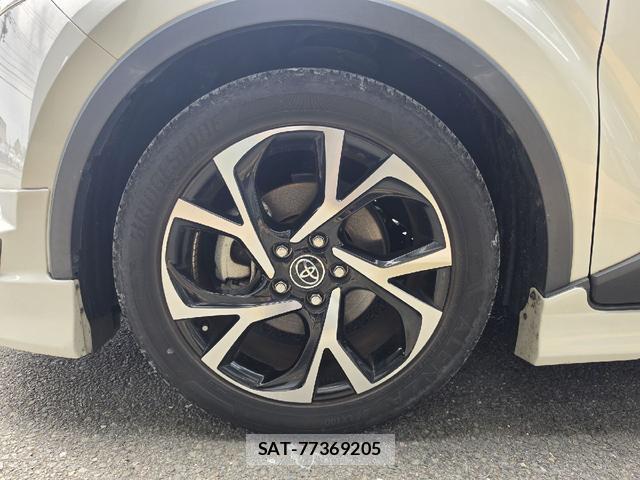 Toyota C-HR 2017-08 8222914-18