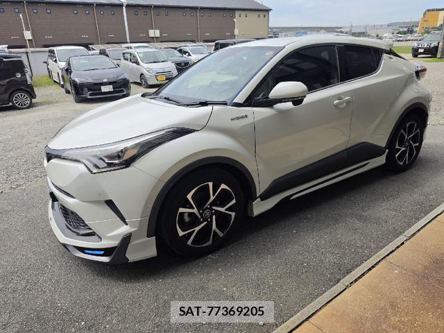 Toyota C-HR 2017-08 8222914-5
